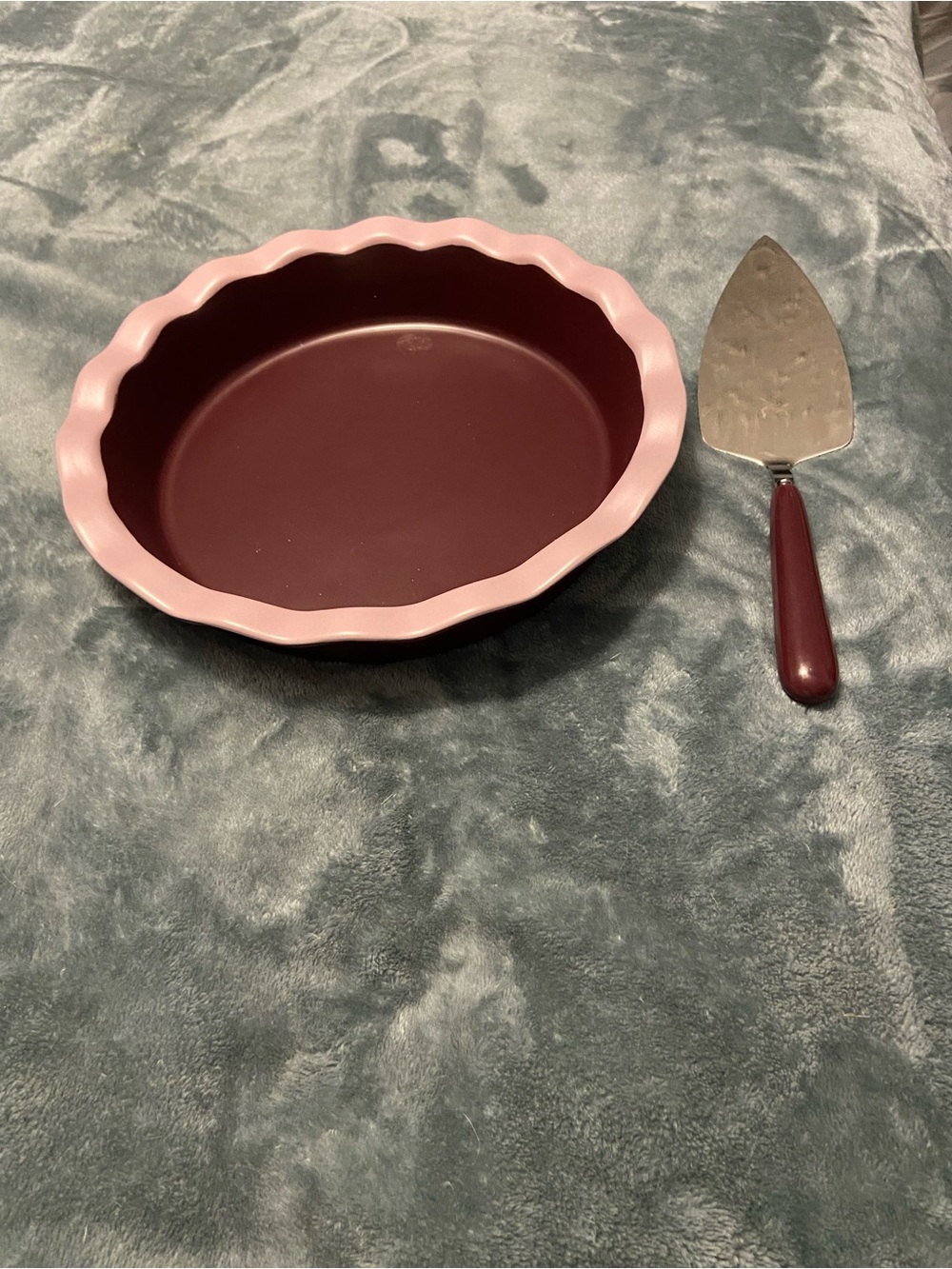 Ceramic Fluted Pie Dish and Server Set - Pink Rim with Burgundy Interior 9”